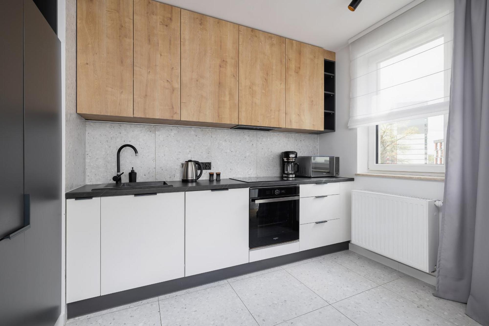 Elegant In Cracow With Balcony, Parking And Desk By Renters Apartment