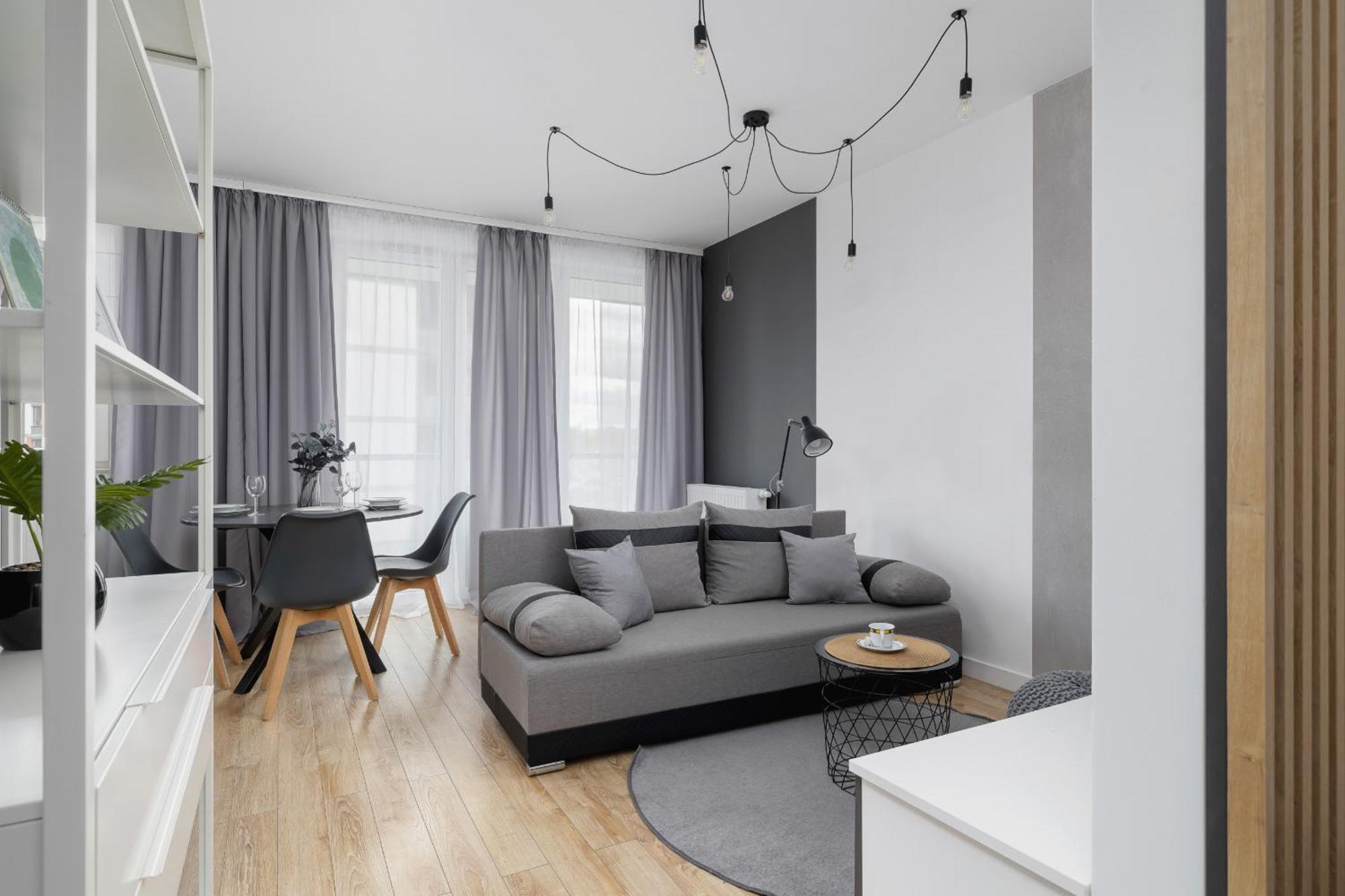 Apartment Elegant In Cracow With Balcony, Parking And Desk By Renters