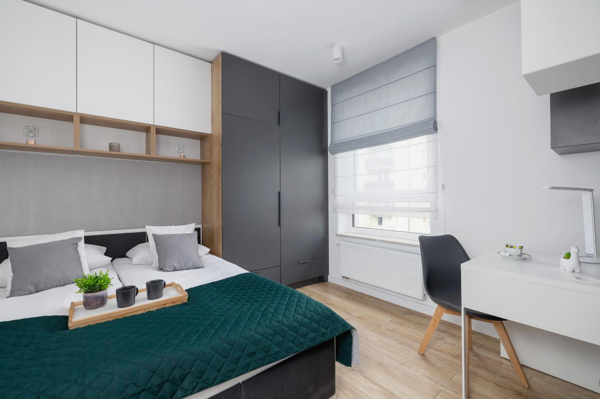 Elegant In Cracow With Balcony, Parking And Desk By Renters *
