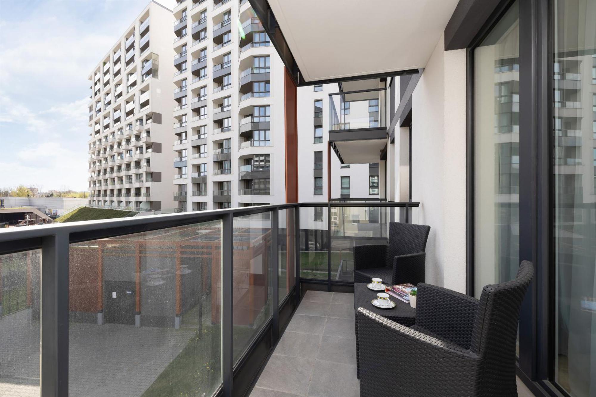 Elegant In Cracow With Balcony, Parking And Desk By Renters